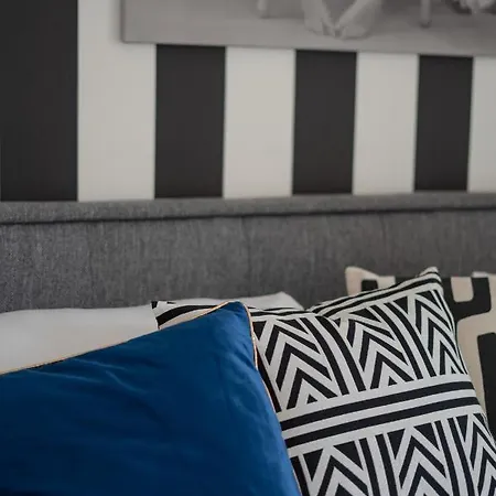 Rooms21 *